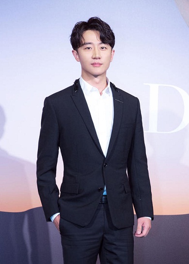 1770457126670439.jpg 黄轩1.jpg